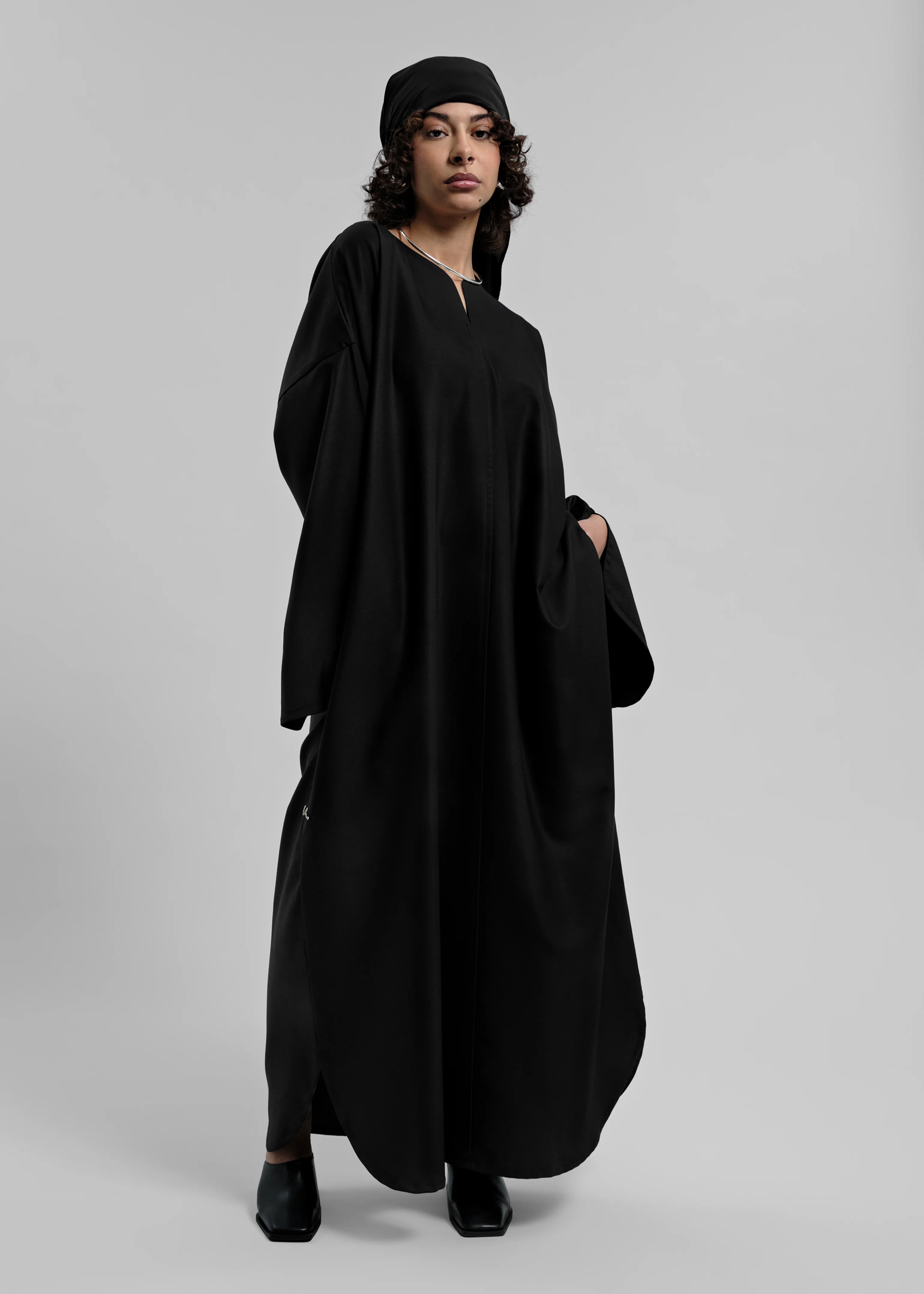 La Robe Qamys Noir - Image 2