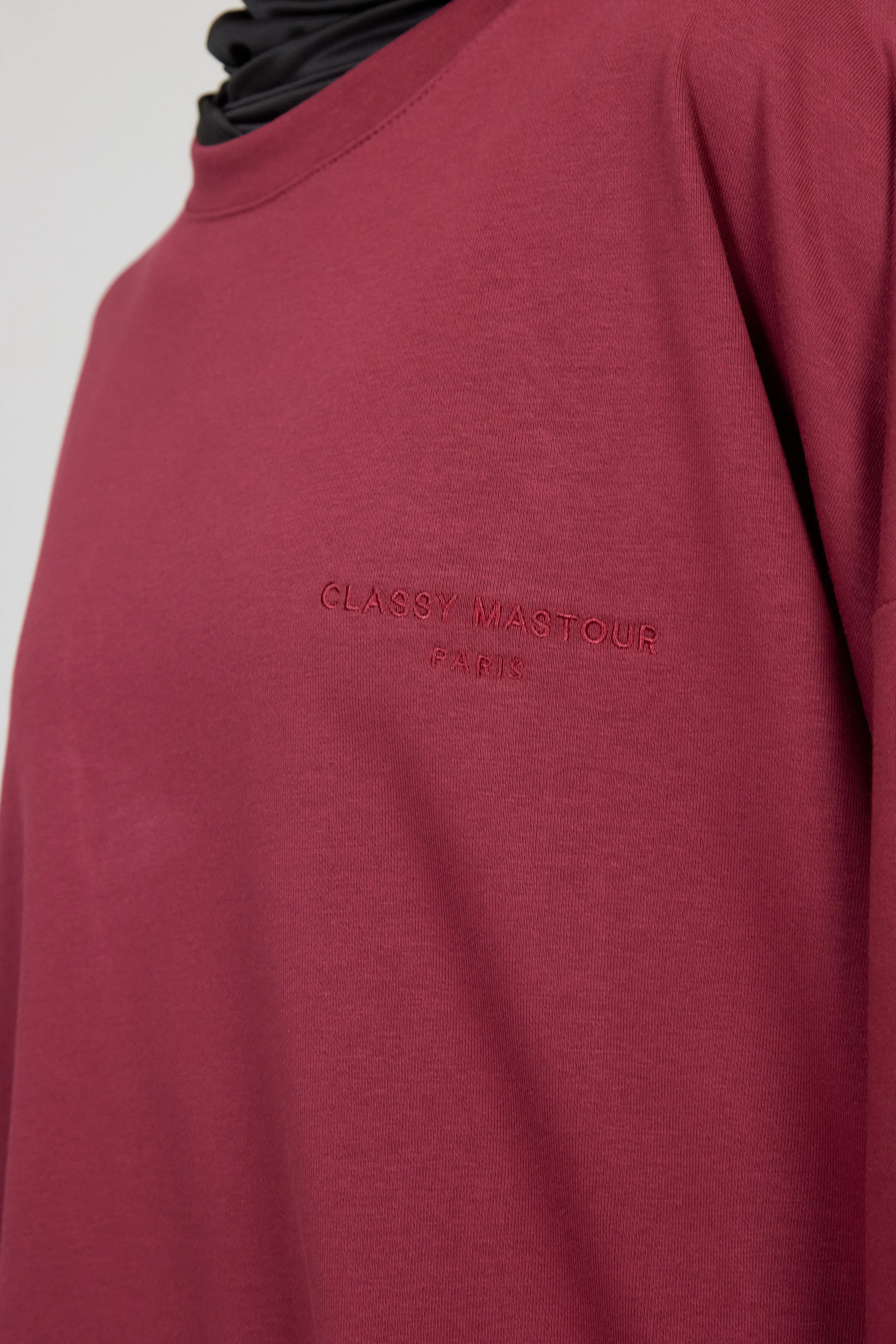 Le T-shirt Signature Bordeau - Image 2