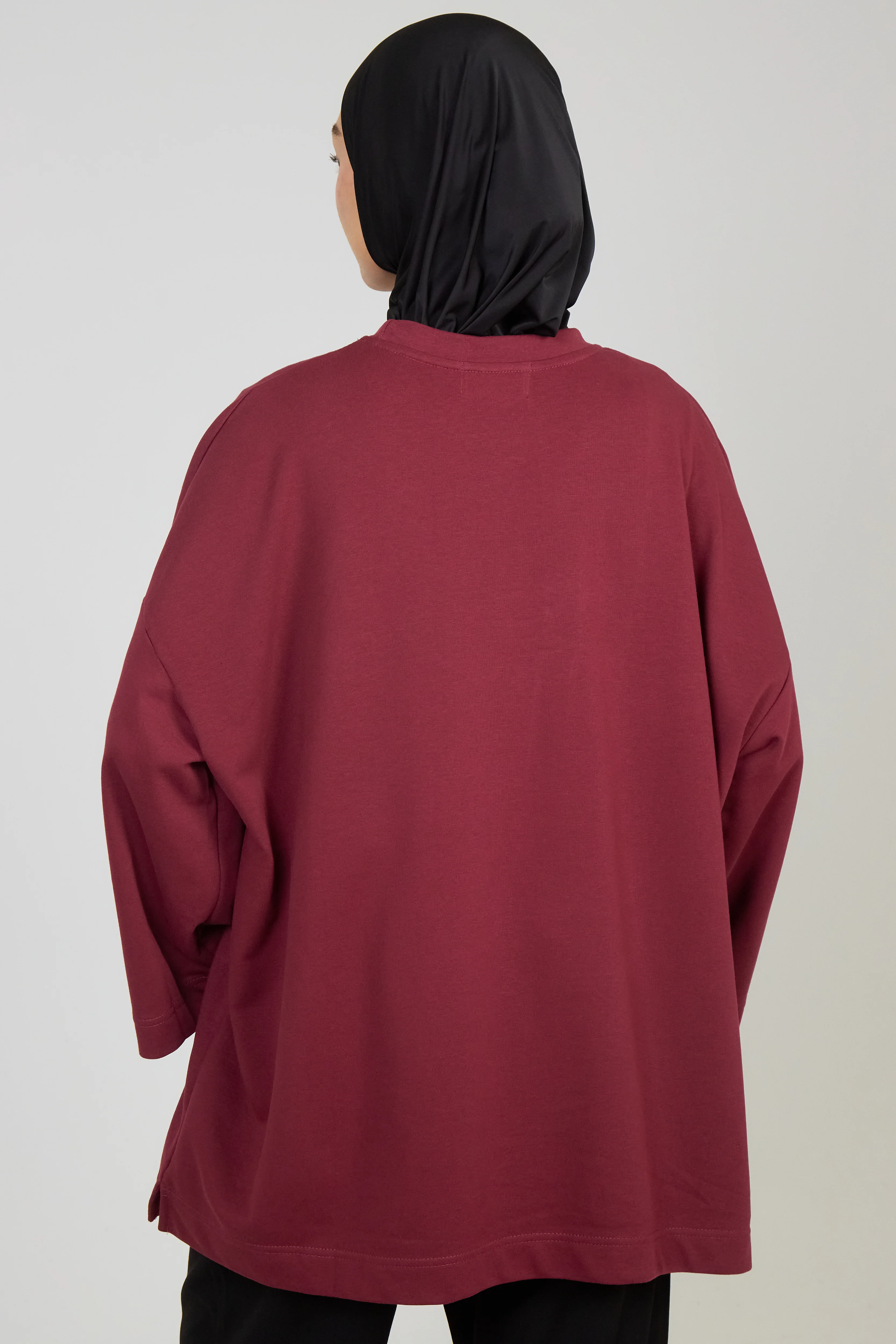 Le T-shirt Signature Bordeau - Image 4